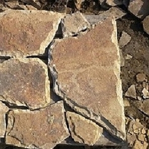 Камень песчаник природный со сколом.