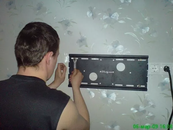 повесим телевизор на стену.монтаж, навес, установка телевизора в Донецке 4