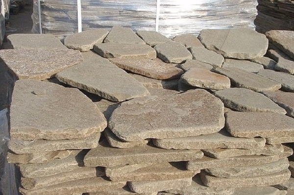 Камень песчаник природный окатанный. 2