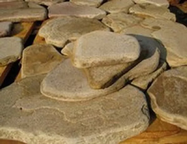 Камень песчаник природный окатанный. 4